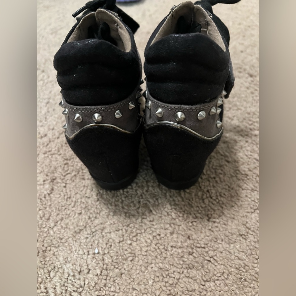 Boots - Picture 2 of 5
